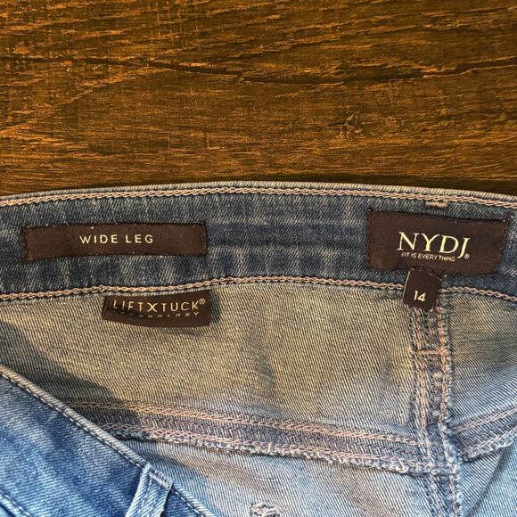 NYDJ Wide Leg Light Wash Cropped Jean with LiftxTuck Technology - size 14 - Picture 3 of 6